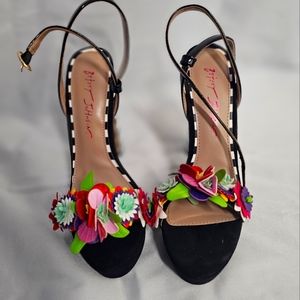High Heel Betsy Johnson Floral Shoe. Size 7